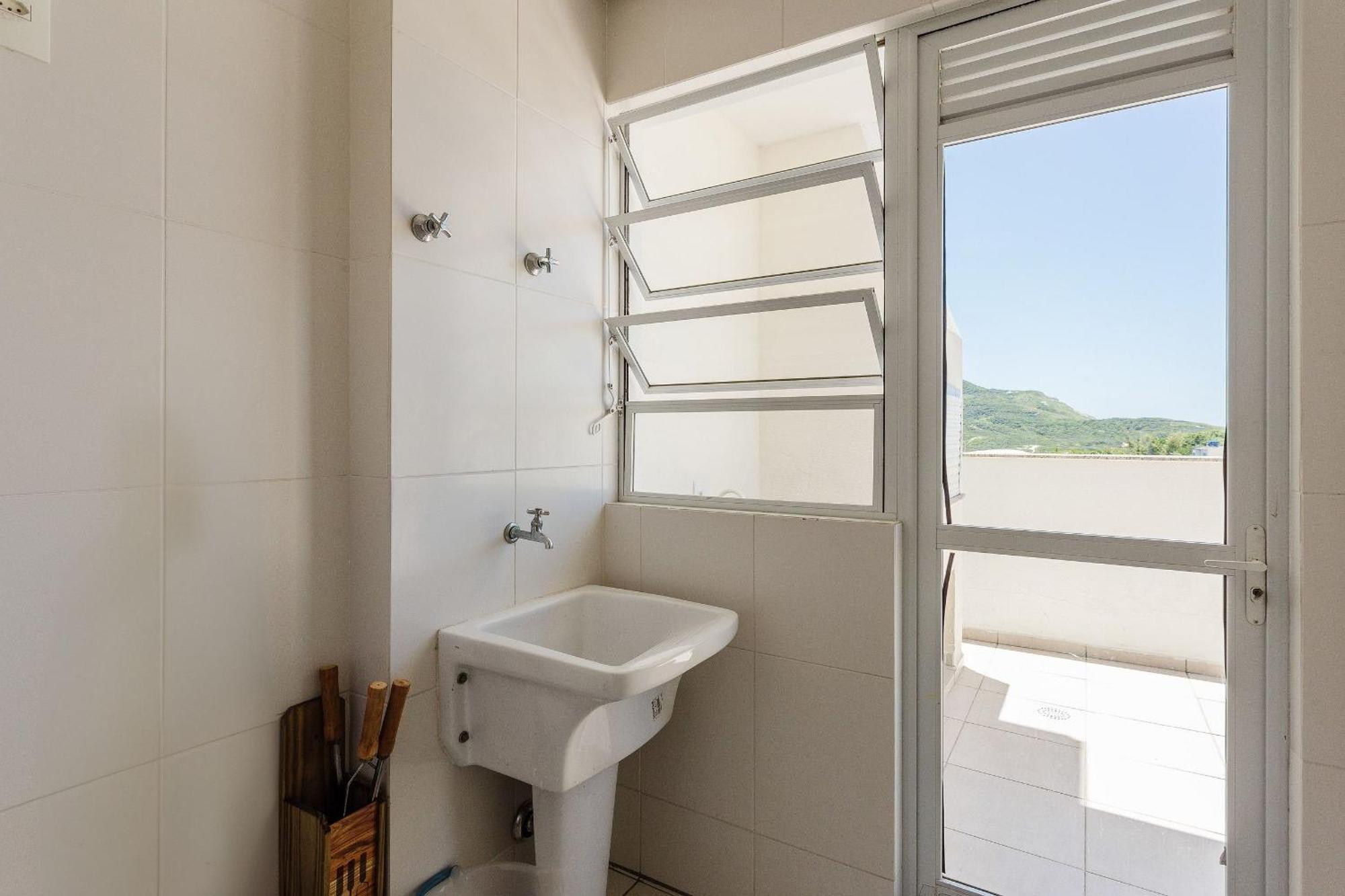 Com Piscina Em Floripa - Cac *